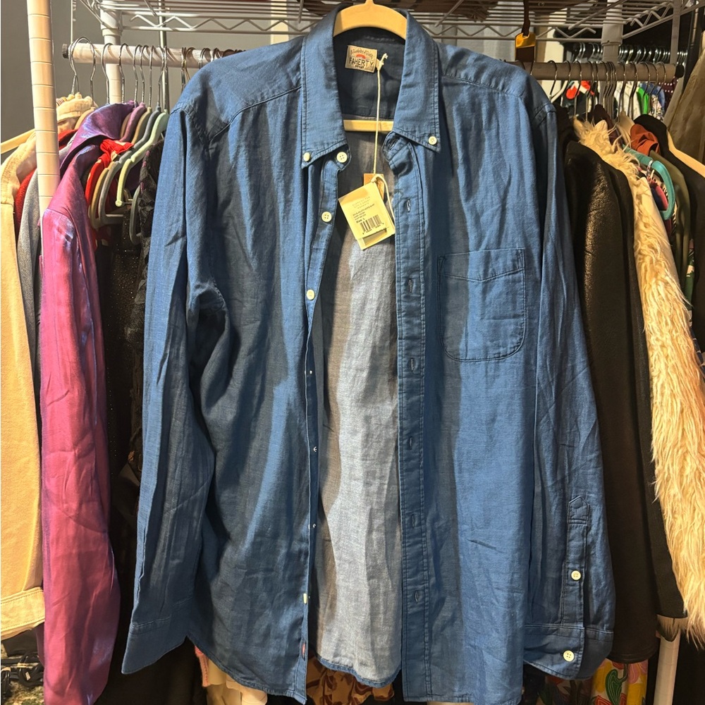 Faherty Chambray Button Up NWT
